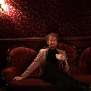 Meet your Posher, Tom